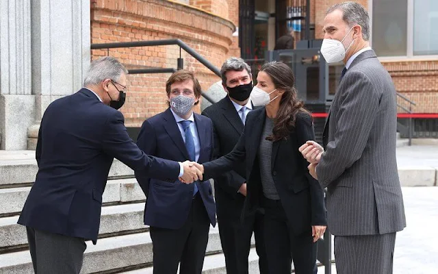 Queen Letizia and King Felipe visited the crisis unit for Ukraine of the Spanish Red Cross at Red Cross headquarters