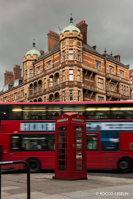 London icons: double decker bus and red phone booth