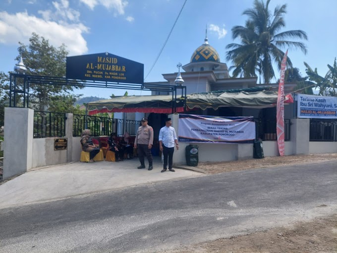 Polsek Ngebel Amankan Giat Serah Terima Pembangunan masjid Al Mujabbar Program kemaslahatan BPKH-RI dan Lazizmu 