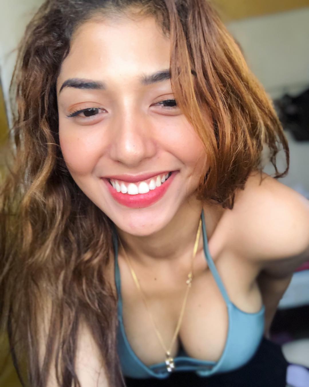Maricon Escosis – Sexy Filipina Model in Lingerie Bra show big tits Instagram
