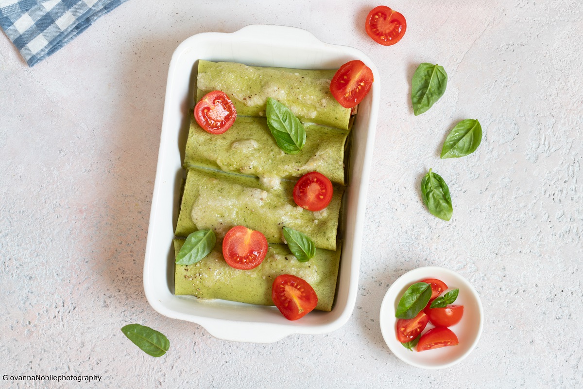 Cannelloni con ricotta, mozzarella e pomodori