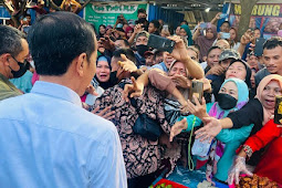 Para Pedangang Sambut Kedatangan Jokowi di Pasar Bahari Berkesan