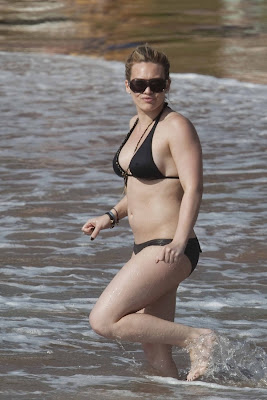Hot Celebrity Hilary Duff in bikini beach vacation candids from Hawaii