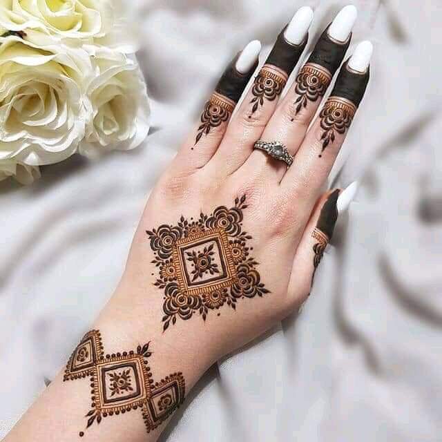 square  finger  mendhi design