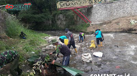 Perawatan Sungai Cikapundung, Satgas Sektor 22 Sub 04 Lakukan Bersama Gober