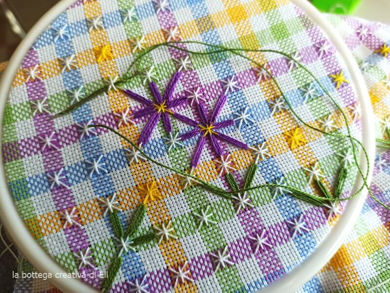 come-ricamare-i-fiori-tecnica-broderie-suisse