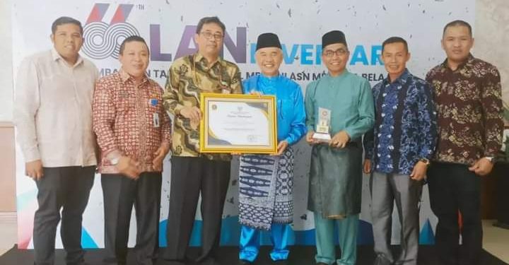 Bupati Adirozal Raih Penghargaan INAGARA Awards 2023 dari LAN RI