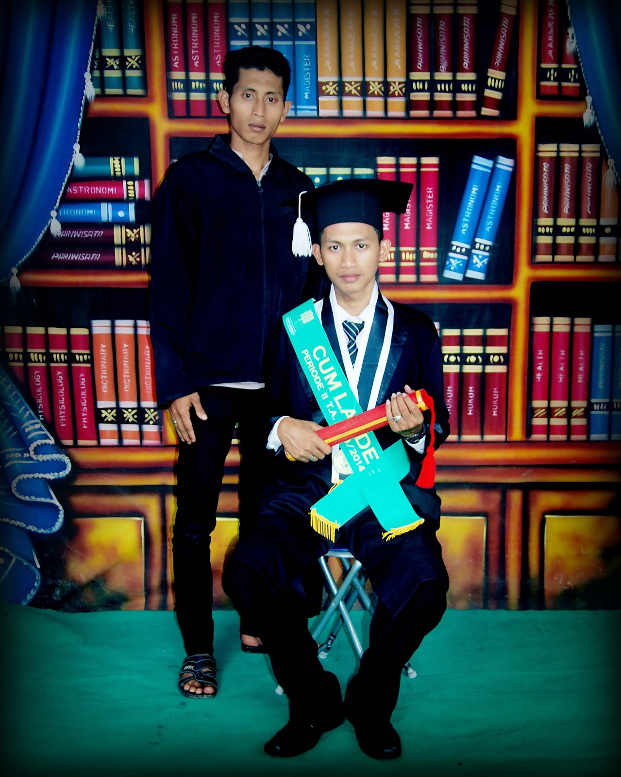 Contoh Foto Wisuda Bersama Keluarga - Simak Gambar Berikut