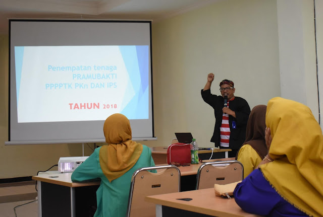 Harnoko, Kasubbag TURT, menyampaikan rencana penempatan pegawai Subbag TURT. 
