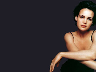 Free wallpapers without watermarks of Carla Gugino at Fullwalls.blogspot.com