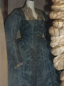 Elizabeth The Golden Age dress detail