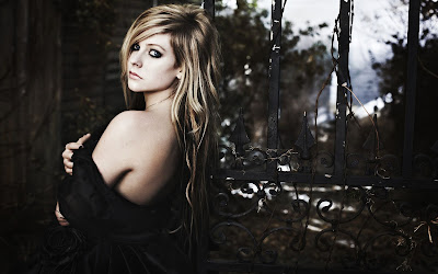 Avril Lavigne News, Pictures, and Videos 