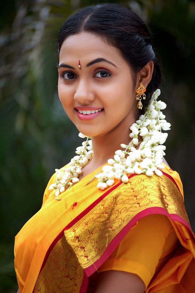 TAMIL BEAUTY natural makeup in NATURAL Thamali :  STUNNING  tamil Tamil GALLERY  Pixs Heroine