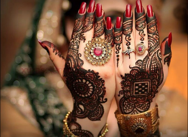 Latest Mehndi Designs pics for Dulhan Hands
