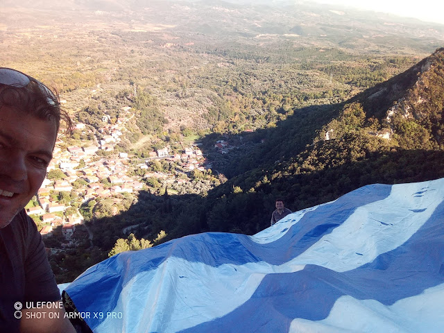 Υψώσαμε την μεγαλύτερη ελληνική σημαία της Πελοποννήσου κ μια από τις μεγαλύτερες της χώρας μας °ΨΗΛΑ°στον Ταϋγετο