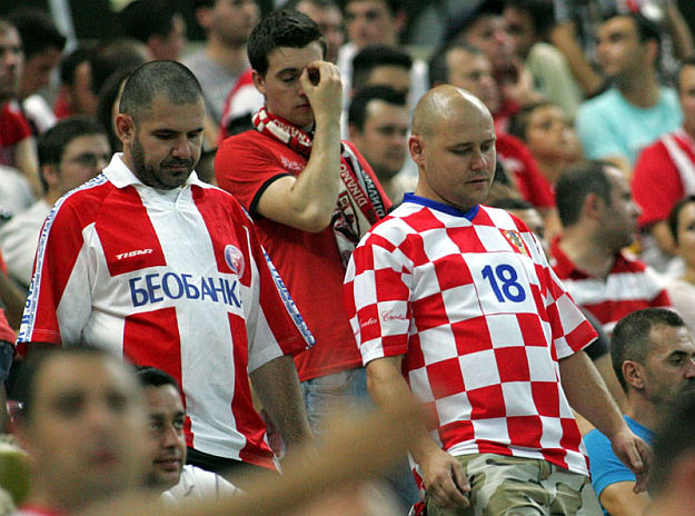 BRAVO: Navijači u dresu C. Zvezde i hrvatske reprezentacije zajedno pratili utakmicu