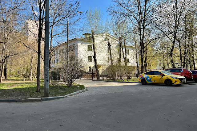 улица Коновалова, дворы, детский сад (школа № 777)