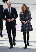 Pregnant Kate Middleton and Prince William, lovedup in Glasgow. (model kalender )