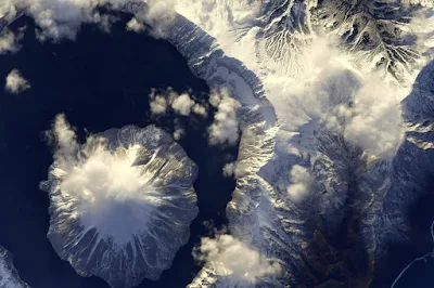 The astronaut showed a huge impregnable volcano in the Kuriles planet-today.com