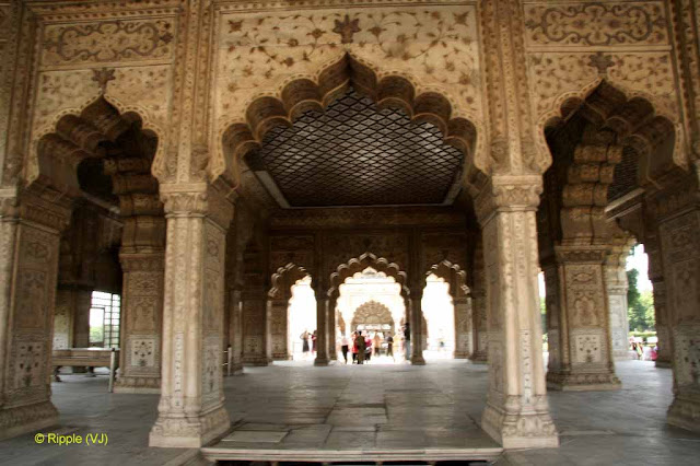 RED FORT: Diwan-i-Khas :the most richly decorated of all the Red Fort buildings, was Shah Jahan's private audience hall for the equivalent of his cabinet meetings.