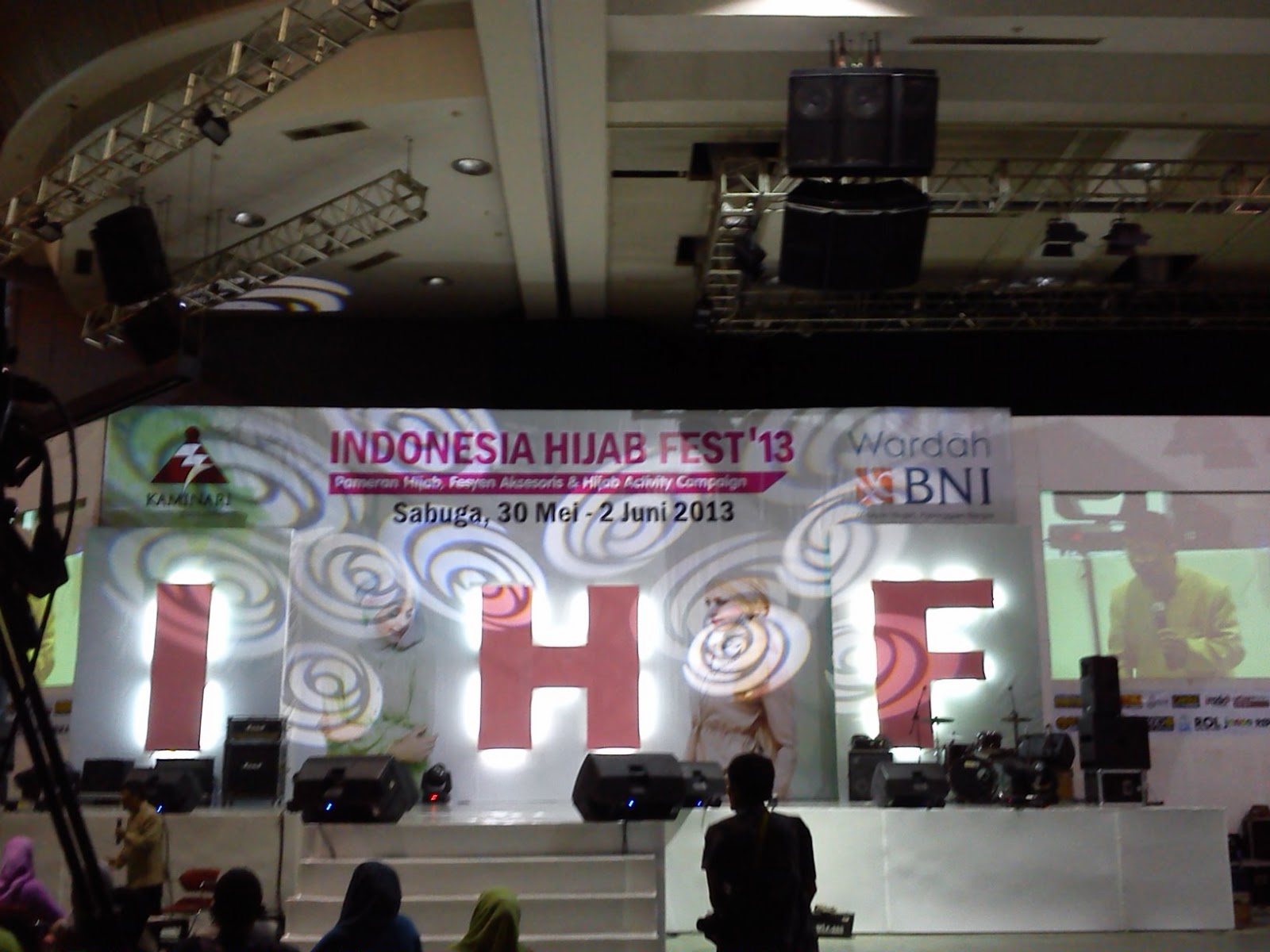 Aissgreyz: Indonesia Hijab Fest 2013 di Sabuga