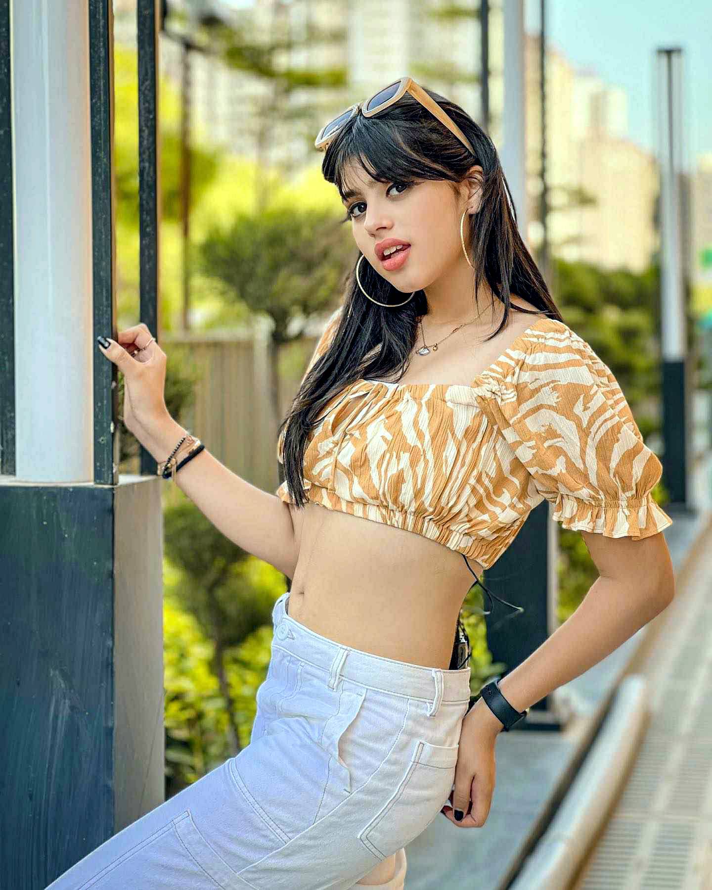 indian teen model and actress Riva Arora cute hot photos