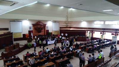 Kunker Luar Negeri Dewan Tuai Aksi Demo HMI, Bardam Nusa dan LMND