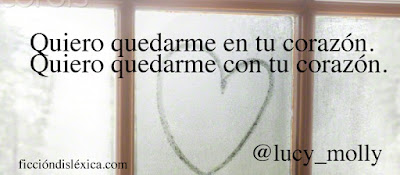 imagen del vidrio de una ventana con un corazón dibujado con el título de la pbra Quiero quedarme en tu corazón. Quiero quedarme con tu corazón, por @Lucy_Molly del blog ficciondislexica.com