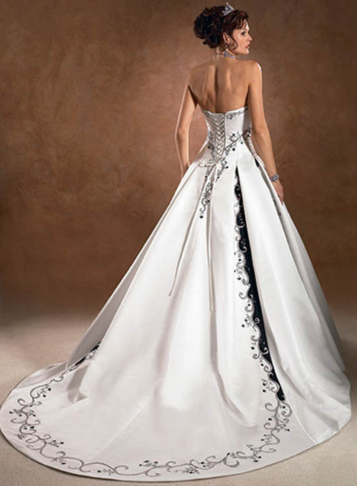 Long Wedding Dress Modern and Luxurious wedding dress with purple