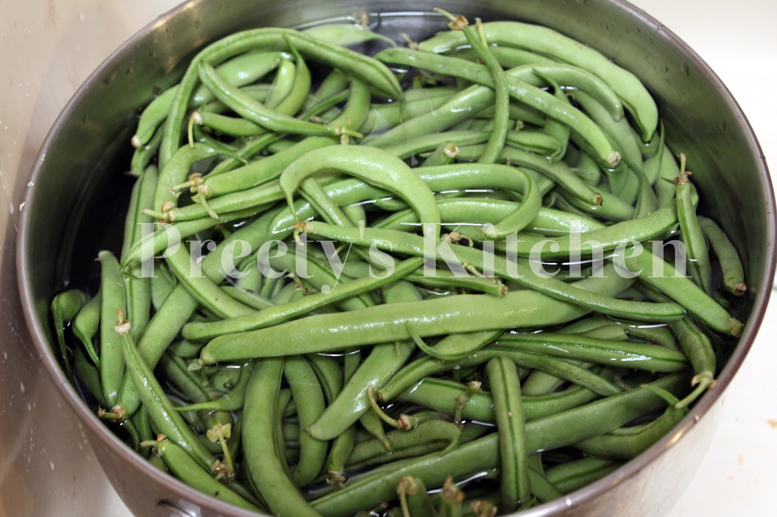 ... off, and cut the bean into bite-size pieces, or leave the beans whole