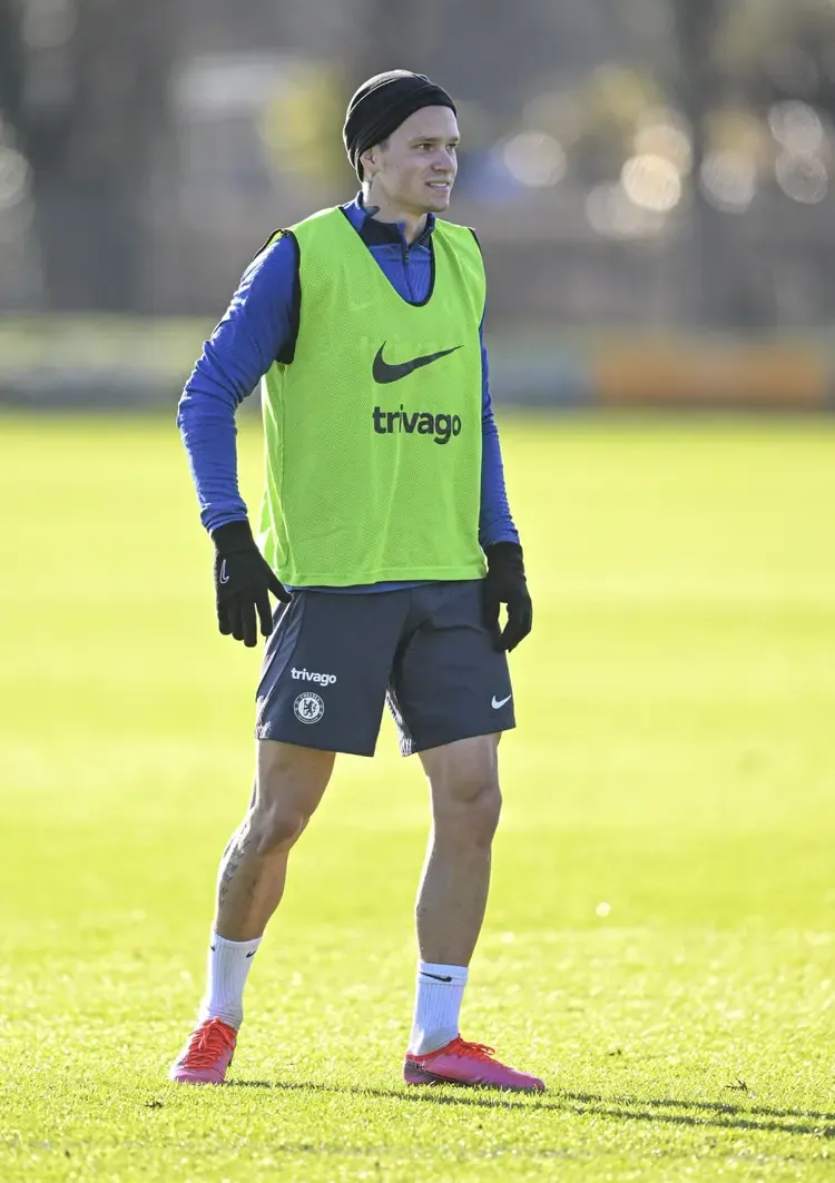 Photos from MYkhailo Mudryk's first Chelsea training session