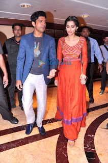 Farhan & Sonam Kapoor promote 'Bhaag Milkha Bhaag'- The Movie is already hit on the screen