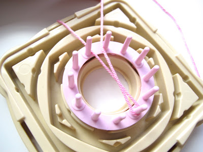 how to use a flower loom