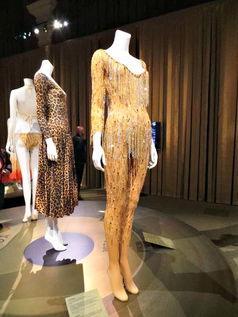 Exposition Dalida garde-robe mode tenues de scène Palais Galliera musée Paris