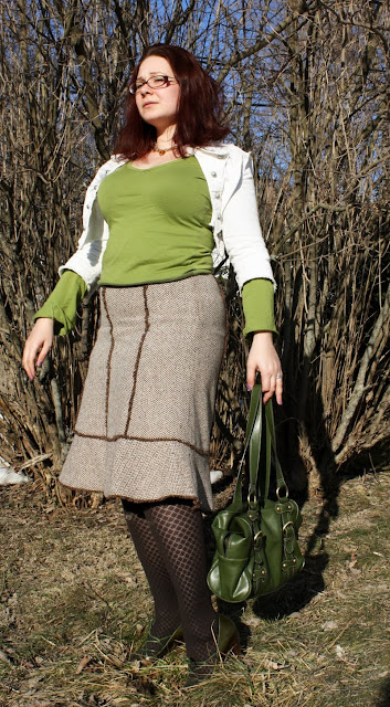 daily outfit, WIWT, snowdrops, green, white, brown