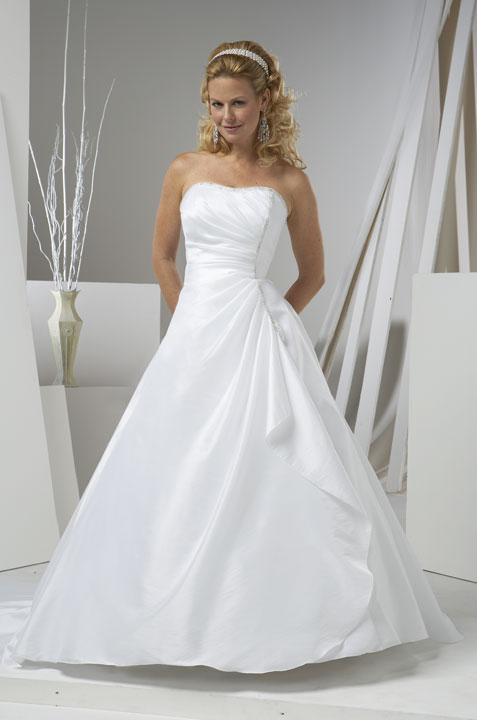 Strapless wedding dress