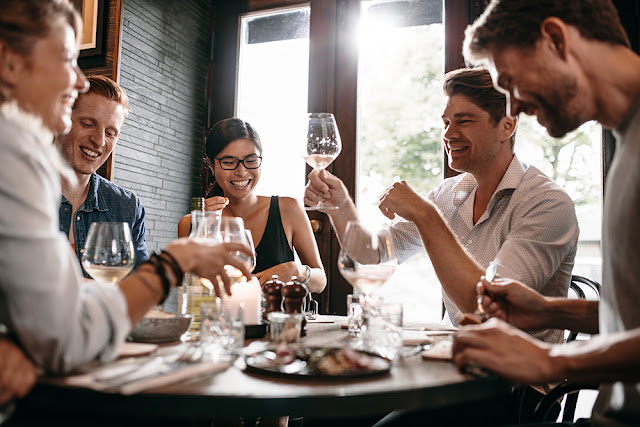 Tu cat de manierat esti la restaurant?