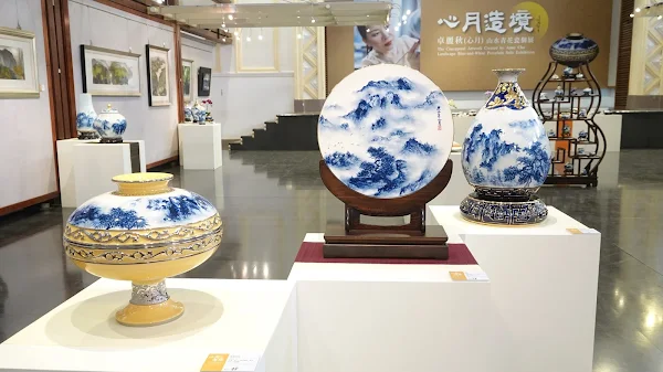 彰化300山水青花瓷個展 藝術家卓麗秋心月造境