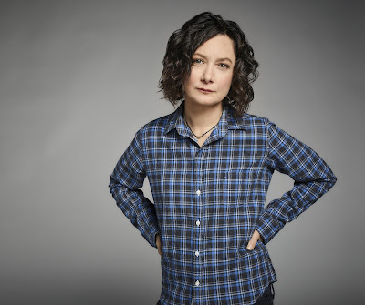 Roseanne 2018 Season 10 Promo Image Sara Gilbert