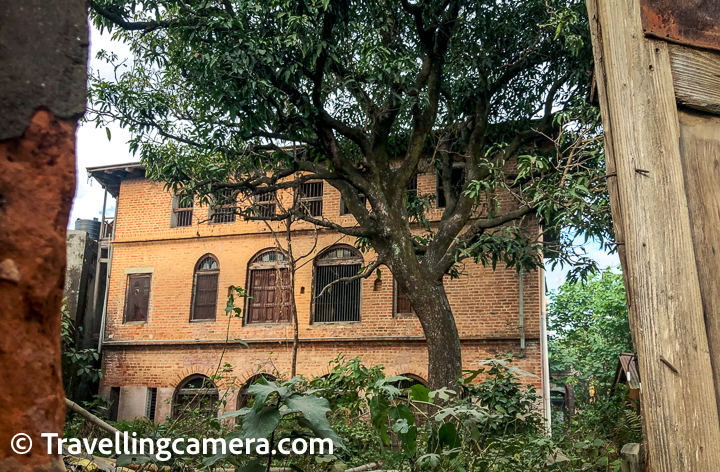 We couldn't visit Pragpur, but we did visit Garli. At that point in time, we were not aware of the treasures the Pragpur-Garli Region hides in its vales and hills. We were only aware of Chateau Garli, the heritage haveli that has been converted into a hotel. We wanted to see this property and the detour toward it wasn't that long. If we had been aware of Pragpur, we would have definitely visited it as well. Anyway, lessons learnt. Next time.