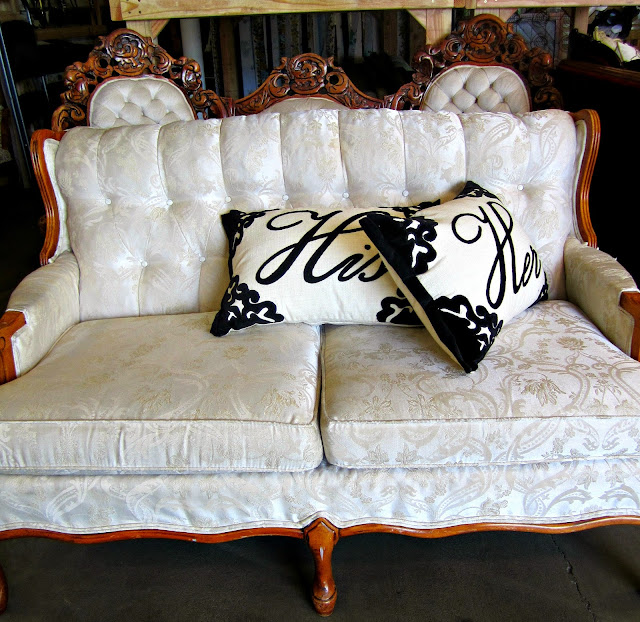 Vintage Couch rental, Something Borrowed, Portland, Oreg