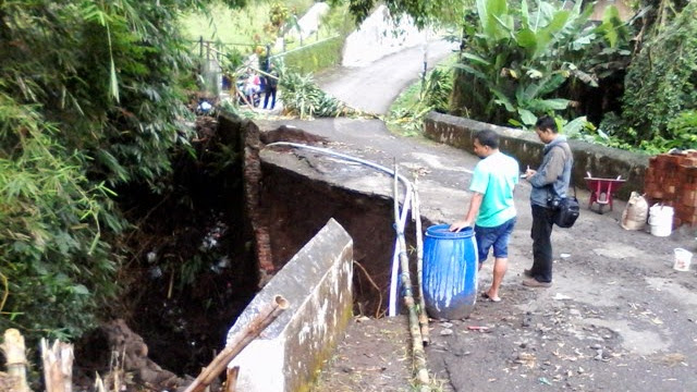 Diterjang Banjir, Jembatan Ngentak Ambrol