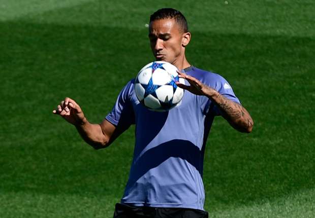 RESMI: Manchester City Dapatkan Danilo