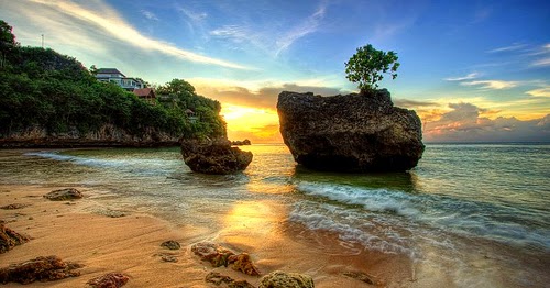 Pantai Padang Padang  Pesona Wisata Bali Selatan 