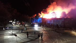 VORAZ INCENDIO CONSUMIO EN SU TOTALIDAD CLUB SOCIAL DE LAUTARO Y VARIOS LOCALES ESTAN SIENDO AFECTADOS POR LAS LLAMAS 