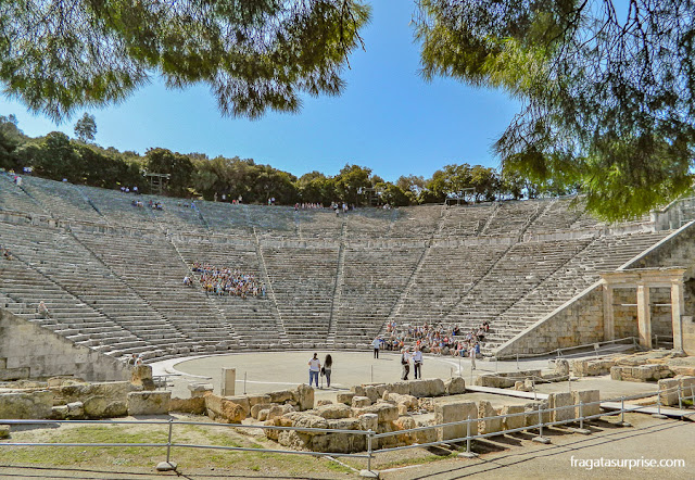 Teatro de Epidauros, no Sítio Arqueológico do Asklepeion, na Argólida