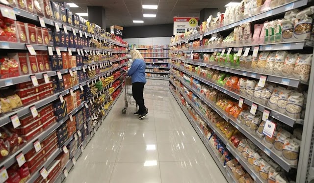 Σούπερ μάρκετ: Ποια προϊόντα αγοράζουμε πιο ακριβά στην Ελλάδα - Σύγκριση με Ιταλία και Γαλλία