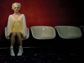 Anna Faris Gorgeous Cute Beautiful Girl Wallpaper Couch