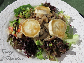 Ensalada tibia de setas con rulo de cabra - Warm mushroom and goat cheese salad    