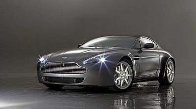 Um Aston Martin Vantage 4.3 V8 de 400cv 